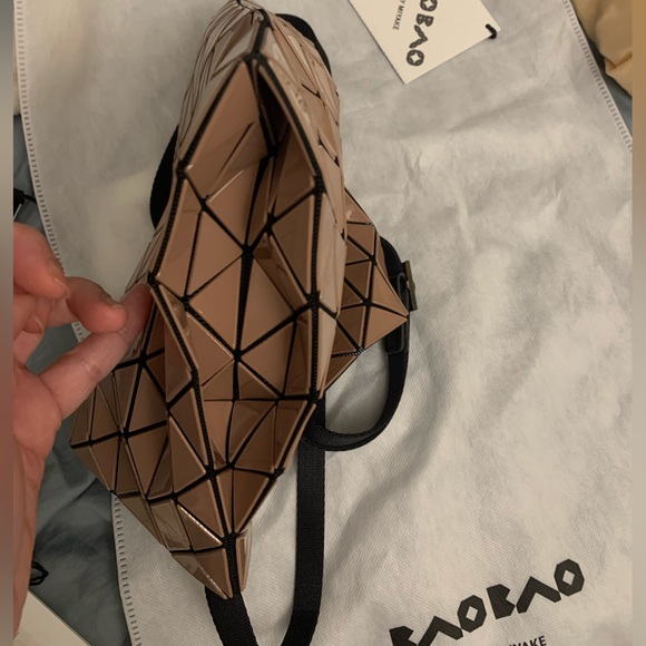 HP💯authentic almost new baobao issey Miyake Row Gloss Shoulder Bag pink beige - Picture 4 of 12